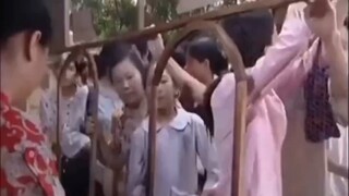 Thanh niên mua giò về giỗ bố gặp ngay bà bán thịt siêu hổ báo