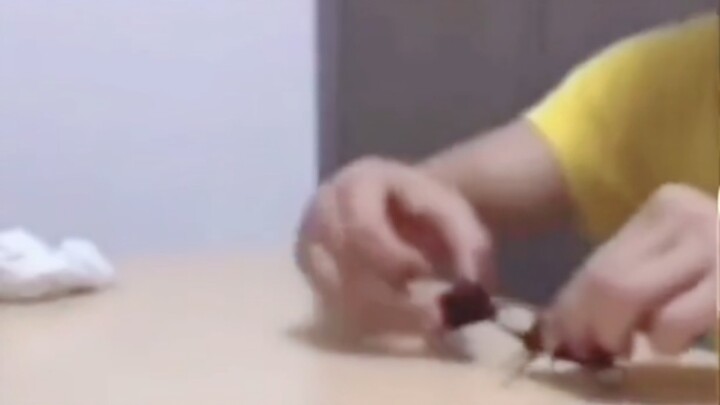 لو طار هذا الشيء نحوي، هقفق مباشرة في وسط زخّة ليزر!