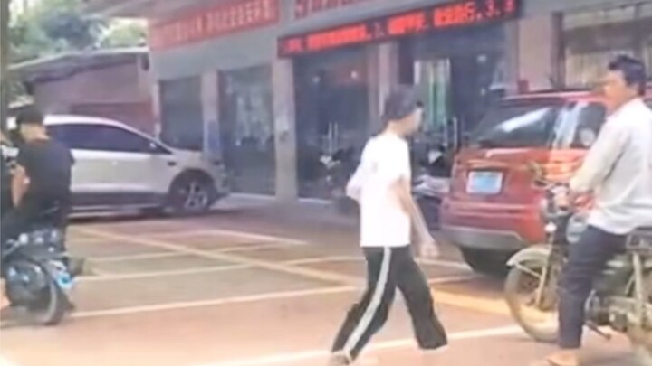 想不通叔叔为什么不同意我们交往