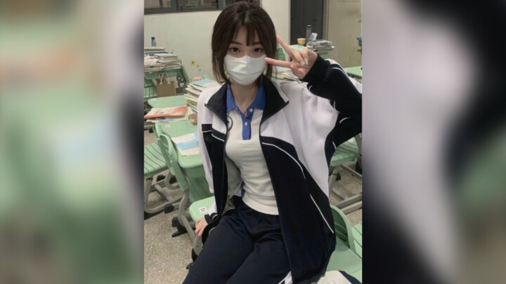 I’ve been sitting next to my deskmate for half a year, and only today do I realize I’d underestimate