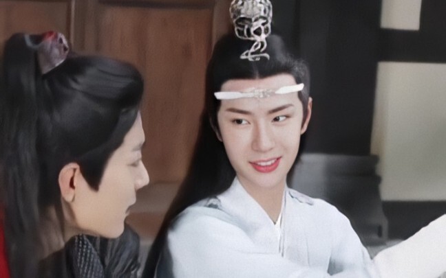 Brother Bo's silly smile made me dumbfounded. Although Brother Xiao is very handsome, let's pretend.