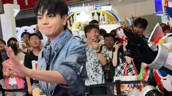 BW2025 Xiaotian & Xingtian Armor Hero booth interaction