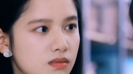 Arthur, dalam tatapan selama tiga puluh detik itu, apakah hatimu berdebar karena aku atau justru kar