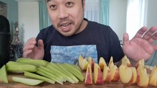 ASMR Eating Sliced Apples + Sliced Chayote (Crunchy Eating Sounds)