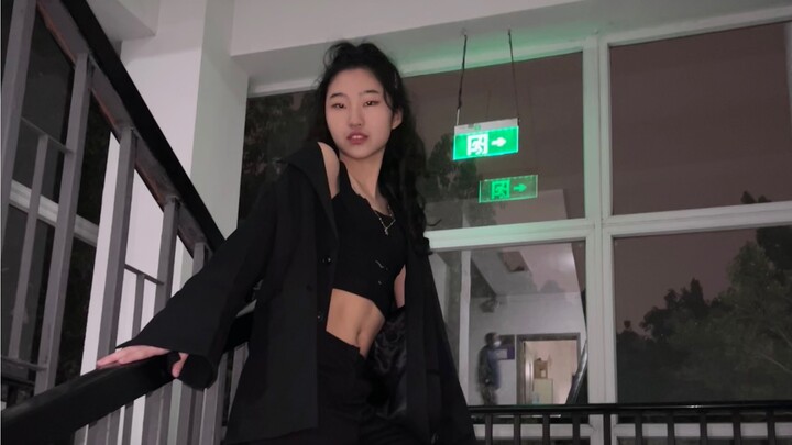 Học sinh trung học nóng bỏng thế này, dáng đẹp thế này?! Đêm hội năm mới, bốn bài nhảy liên tiếp tro