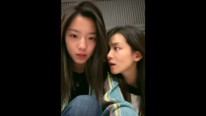 Zhuang Dafei: The girl next to me is here to sell stuff. Chen Haoyu: The “stuff” I’m selling is Zhua