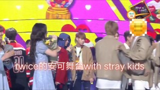 【stray kids】奶玟不仅会跳女团舞而且还会唱哈哈哈哈哈哈哈，方灿成功融入兔瓦斯