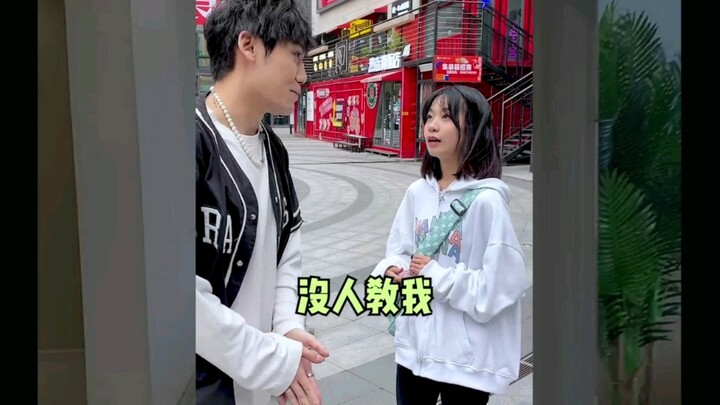 有妹妹教滑板，假摔一下又何妨！！