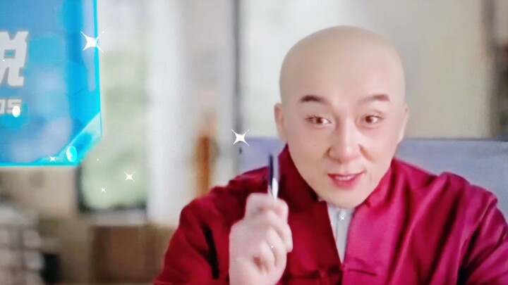 ครอบครัวทั้งครอบครัวไปตะลุยทรายกันอย่างตื่นเต้น