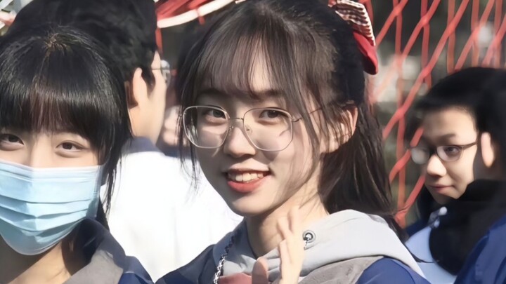 "High school students probably all like this type of sweet girl, right?"