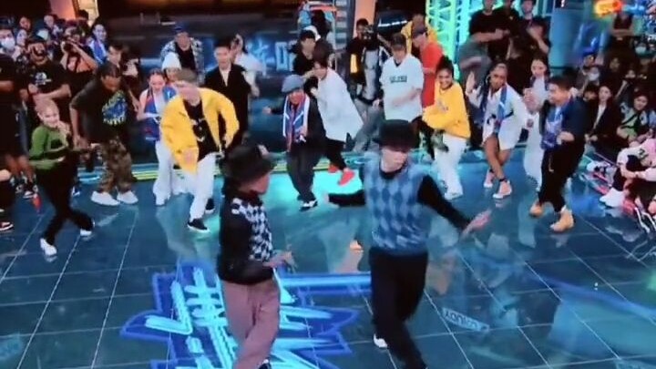 Zhang Yixing dances locking, the details are so slow, so handsome