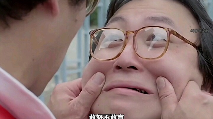 جميع الممثلين الرئيسيين من نجوم كبار، ولم يجرؤ وانغ جينغ على إغضابهم، فما كان أمامه إلا أن يستدعي ال