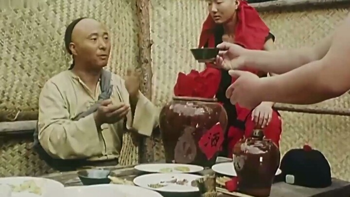 Trần Bội Tư lén ăn cơm trước khi bị xử tử, đao phủ tưởng anh là tội phạm, đẩy lên sân khấu rồi phản 