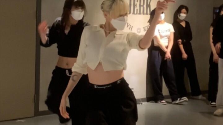 【Justjerk】Bada Lee membuat koreografi "Hrs And Hrs"