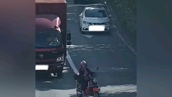 Truck Driver: I shouldn’t be driving in your living room.