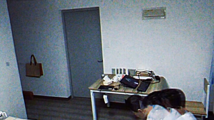 My girlfriend bought a crappy surveillance camera for 9.9 yuan.