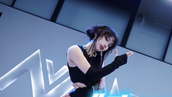 Who can show off my choreography and hair style as fast as me｜"Flower" by Jisoo Mokey｜Quick choreogr