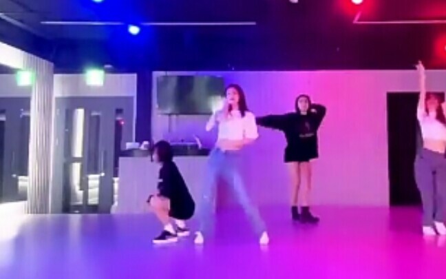 【Bùi Châu Huyên – Irene】Đăng tải video tập nhảy phòng tập và bản quay trực tiếp mới nhất của ca khúc