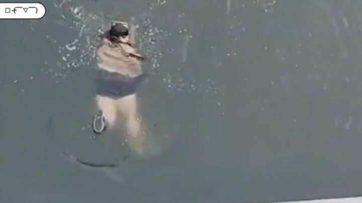 الدفاع عن الحق والشجاعة في مواجهة الظلم ينتهي بالمتصرف كمتهم: "أن أصرخ طلبًا للمساعدة لا يعني أنه يح