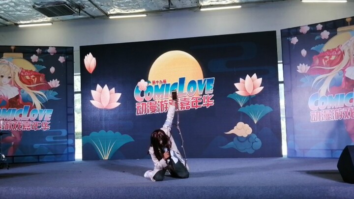 艾尔迪亚精神领袖艾伦耶格尔公开演唱《母亲》怀念妈妈——“莱纳我问你，为什么那天妈妈会被吃掉？”