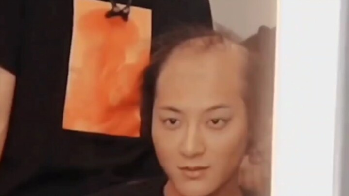 《独行月球》黄子韬演员，秃头爱豆 原来“秃”增烦恼是这个意思。