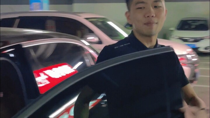 Apa yang sedang dilakukan programmer Niu Niu hari ini?