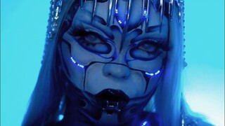 Haima International Media | Overseas beauty bloggers combine makeup with LED lights! What a cool mak