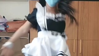 Pakaian pelayan, tapi hanya karena kamu sangat cantik.