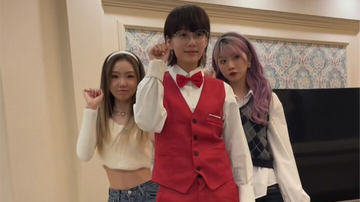 هز ببطء أمام كبار السن، وانظر كيف سيكون رد فعلها