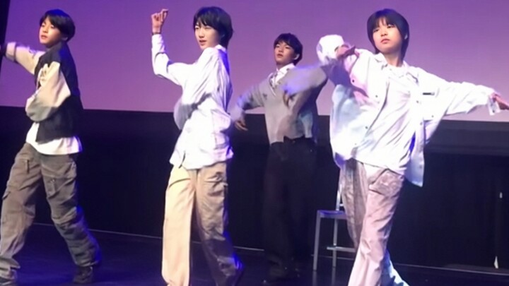 Thực tập sinh A2O – “Sâm panh” tại lễ ra mắt phim “Lee Soo-man – Ông hoàng K-pop” ở Los Angeles (bản