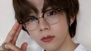 คุณเคยเห็นเสาเต้นที่มีแชสซีที่มั่นคงเหมือนรถบรรทุกหรือไม่? |. ภาพถ่ายตรงจากห้องฝึกซ้อมของ Shotaro Un