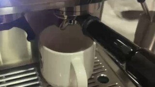 我喜欢那些有鲜活的生命、有自由的思想、有梦想有情怀，可以去追求的。如你……我喜欢那些有挂念、也有思念的人事物。如你……