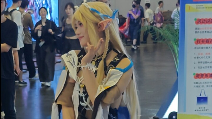 Độ giống cosplay Katy tới 99%, ngoài Yasal ra thì cô nàng Leedo cũng cực đáng yêu!