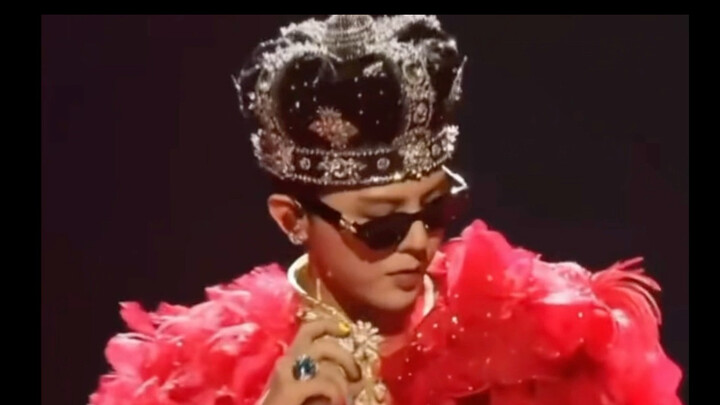 K-pop has its own “emperors and empresses”! Back when IU and G-Dragon debuted, many of today’s idol 