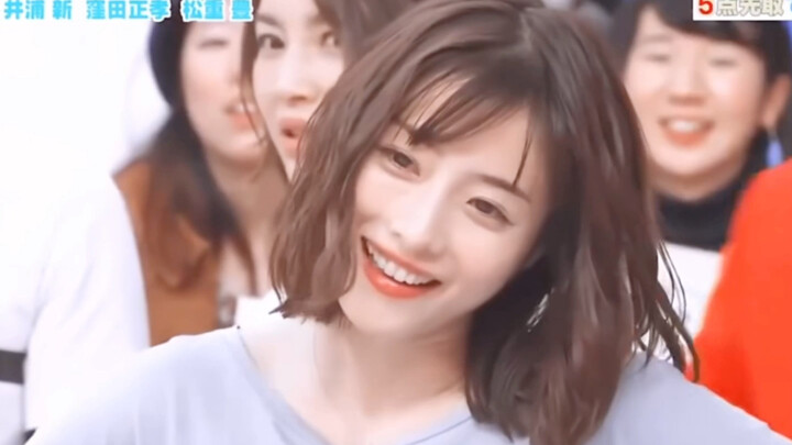 ضربة حلوة من خمس فتيات لطيفات من بلاد الإضاءة النيونية