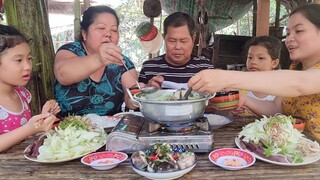 Vị Ngon Đậm Đà với Nồi Lẩu Cơm Mẻ Cá Ngát Song Còn Thêm Mớ Bông Sua Đũa | TKQ & Family T824