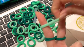 เมื่อพิจารณาถึงความสัมพันธ์ของเราแล้ว การขอให้คุณทำสร้อยข้อมือ DIY สุดง่ายนี้ให้ฉันคงไม่ใช่เรื่องมาก