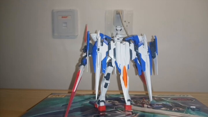 นี่เป็น Bandai Gundam ของแท้ตัวแรกที่ฉันซื้อเอง ฉันถ่ายแอนิเมชั่นสต็อปโมชั่นไว้เป็นที่ระลึก แม้ว่าภา