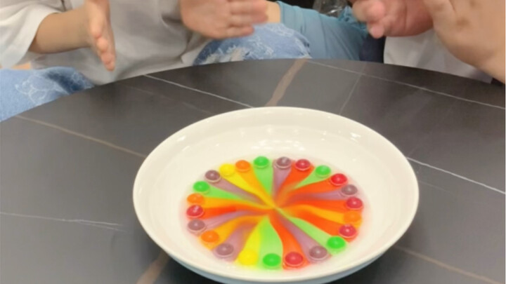 今天才知道，原来彩虹糖里真的有彩虹啊