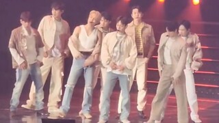 Lagu klasik muncul kembali! Rekaman penggemar dari acara jumpa penggemar EXO yang penuh semangat