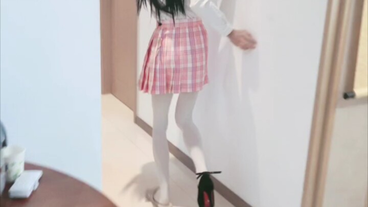 【Đồng phục JK】Về nhà bắt gặp cậu em trai mặc đồ nữ đi giày cao gót, còn quên đóng cửa