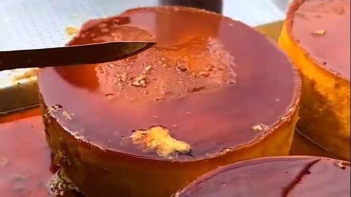 Bố mẹ bảo tôi cút ra ngoài nghe....