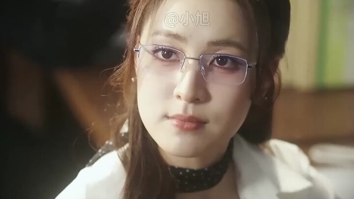 “Hội phụ huynh bất ngờ xuất hiện tình cũ! Mối tình đầu bị đá bảy năm trước giờ trở thành giáo viên c