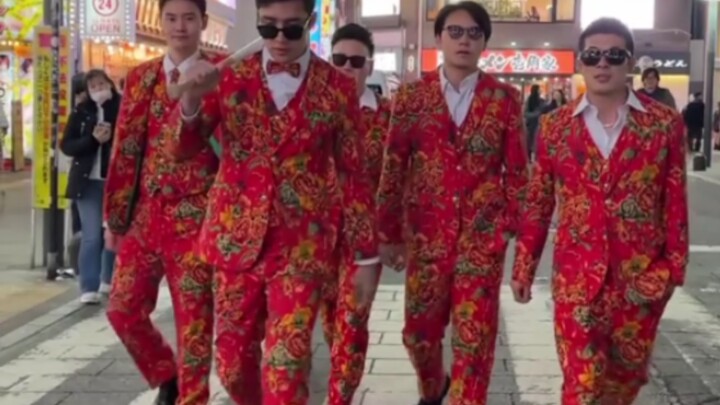 المحطة الثالثة عشرة للفتاة الجميلة من شمال شرق الصين في غزو العالم: تجول في طوكيو #التيار الصيني هو 