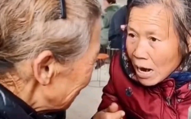 Cách chăm con mà người lớn tuổi khó chịu nhất, ai có cùng kiểu thì bấm 1 nhé!