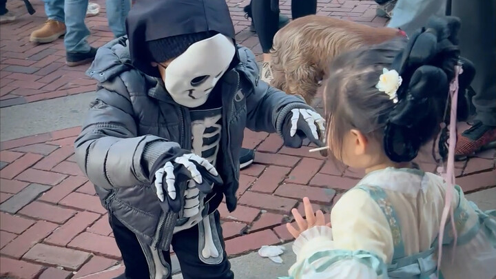 Anak-anak berbalut gaya Tiongkok dari perusahaan kami berangkat ke Amerika Serikat.