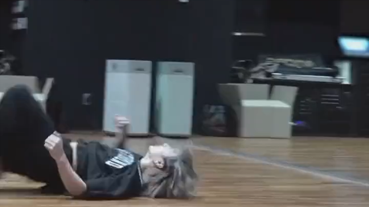 Em út dần bị lạc lối giữa những lời tán thưởng của các anh trai hahaha