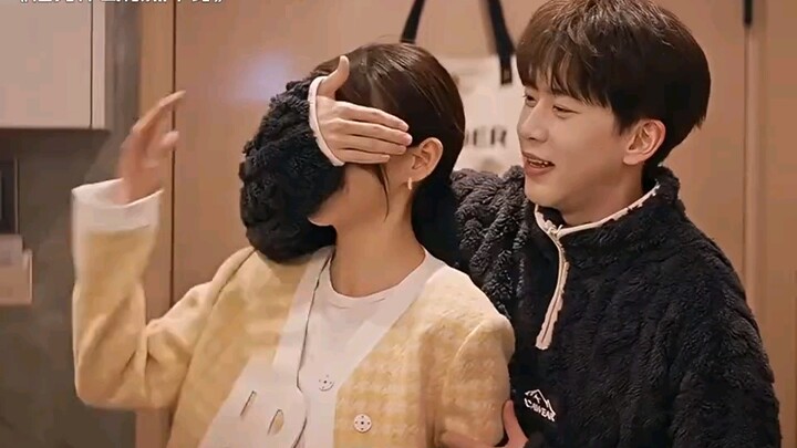 Bos mengajarimu cara mengendalikan bawahan, tapi kamu malah pulang ke rumah untuk mengatur pacarmu?