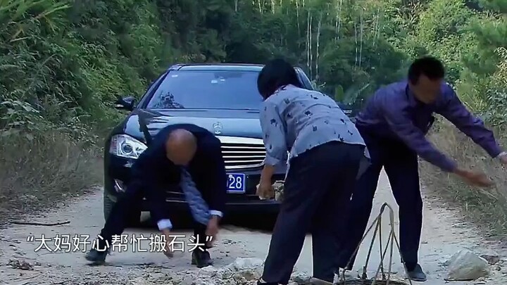 The kind aunt helped the CEO, only to find out he was her son who’d been lost for over fifty years!