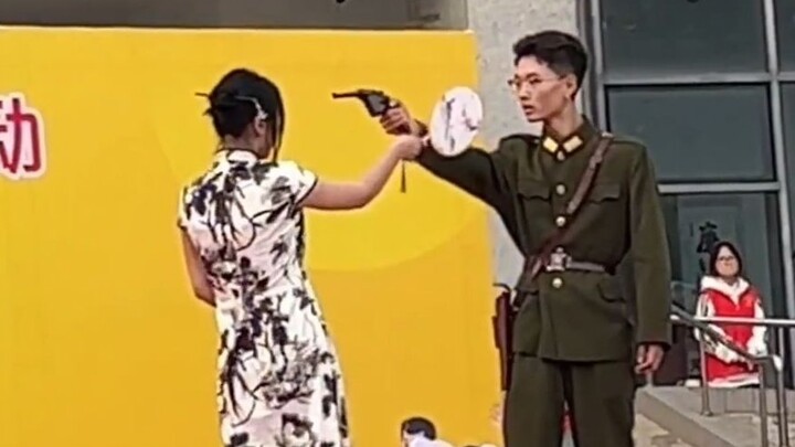 Đó là ai đã nghĩ ra động tác kết thúc vậy, đúng là một thiên tài